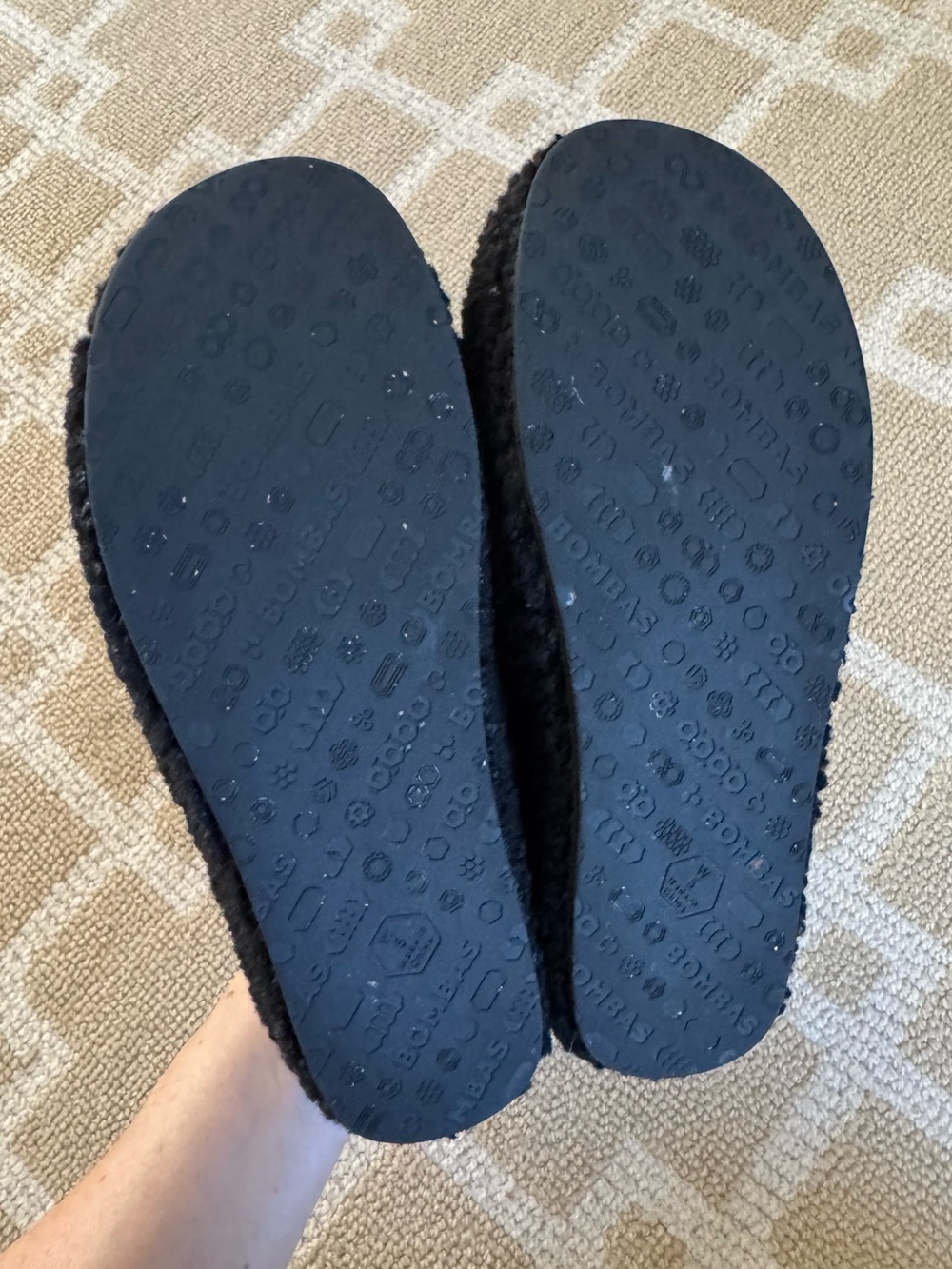 Bombas Sherpa Slippers Black Cozy Indoor Slip-On Shoes Women’s 5 - Picture 4 of 9